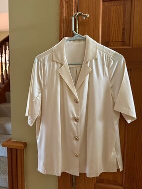 100% silk Cream Short-Sleeve Button Front Blouse